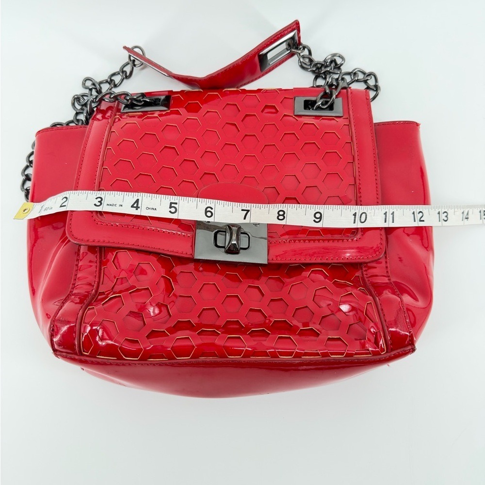 Signature Red Patent Leather Honeycomb Chain Shoulder Bag Turn Lock - Picture 11 of 12